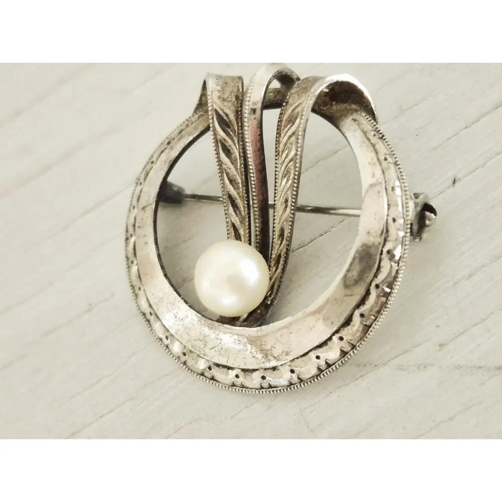 Vintage Round Etched Cultured Pearl Brooch